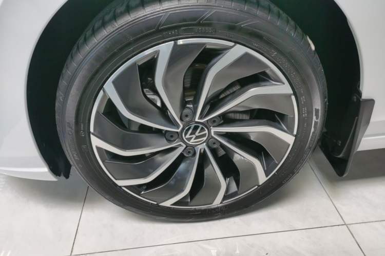 Used Volkswagen Golf 2023 Facelift 280TSI DSG Pro Left Front Wheel Hub