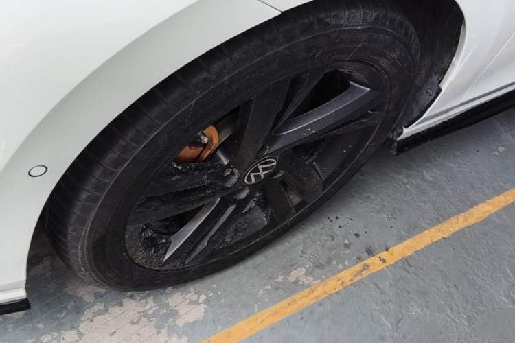 Used Volkswagen Golf 2023 280TSI DSG R-Line Lite Left Front Wheel Hub