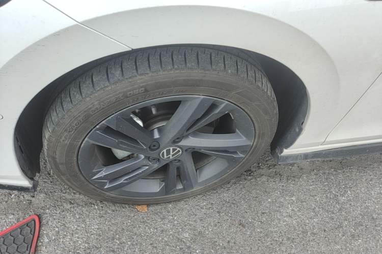 Used Volkswagen Golf 2023 Facelift 280TSI DSG R-Line Lite Left Front Wheel Hub