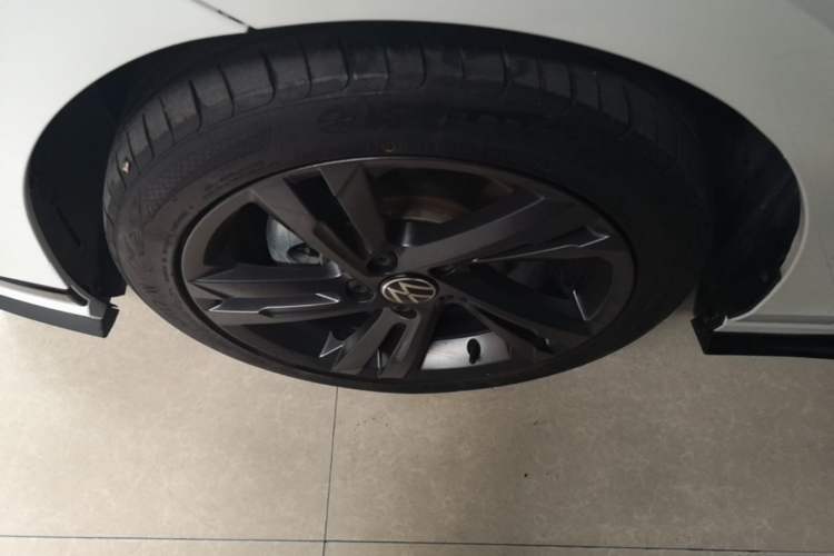Used Volkswagen Golf 2023 Facelift 280TSI DSG R-Line Lite Left Front Wheel Hub