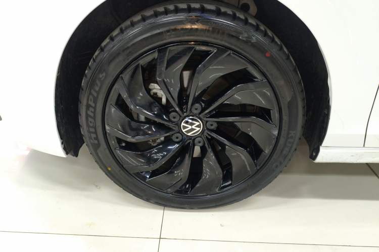 Used Volkswagen Golf 2023 280TSI DSG Pro Left Front Wheel Hub