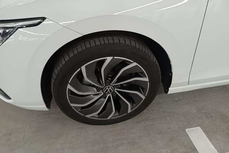 Used Volkswagen Golf 2023 Facelift 280TSI DSG Pro Left Front Wheel Hub