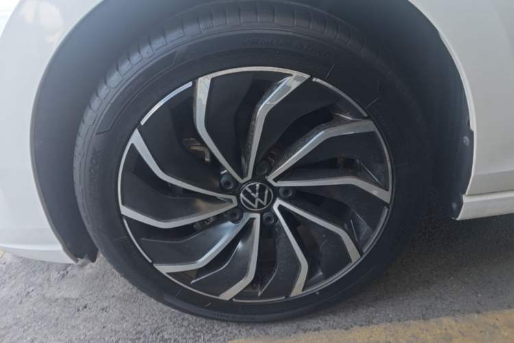 Used Volkswagen Golf 2023 280TSI DSG Pro Left Front Wheel Hub