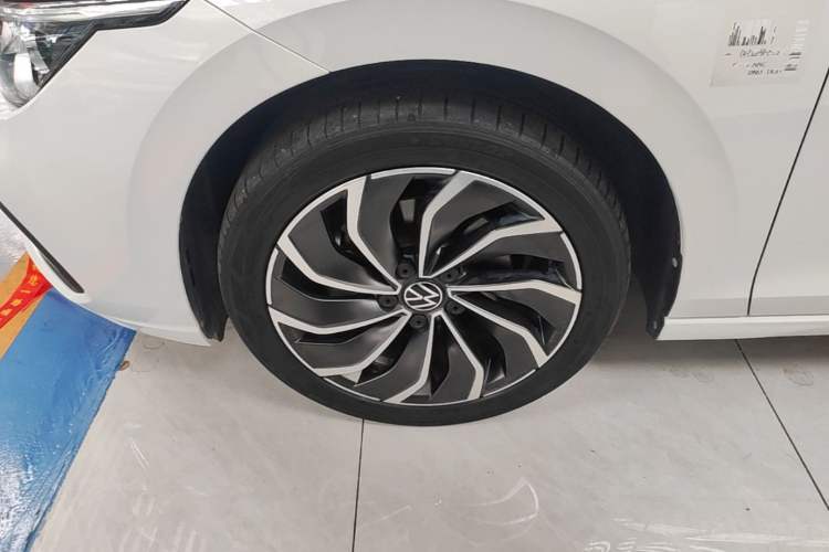 Used Volkswagen Golf 2023 280TSI DSG Pro Left Front Wheel Hub