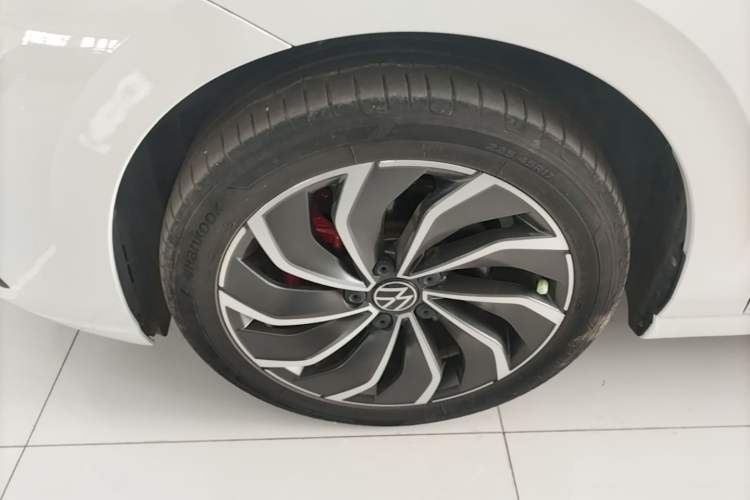 Used Volkswagen Golf 2023 Facelift 280TSI DSG Pro Left Front Wheel Hub