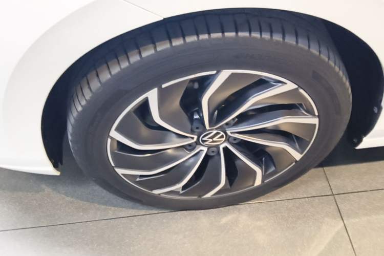 Used Volkswagen Golf 2023 280TSI DSG Pro Left Front Wheel Hub