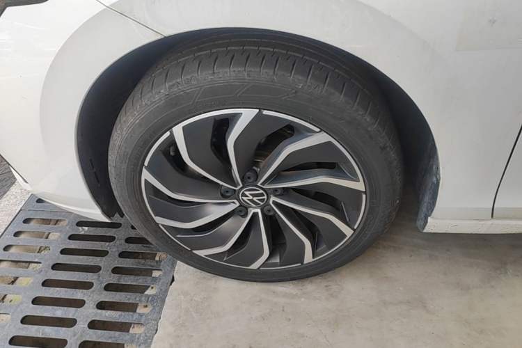 Used Volkswagen Golf 2023 280TSI DSG Pro Left Front Wheel Hub
