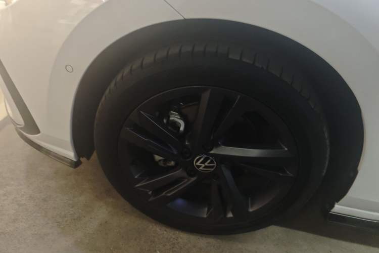 Used Volkswagen Golf 2023 Facelift 280TSI DSG R-Line Lite Left Front Wheel Hub