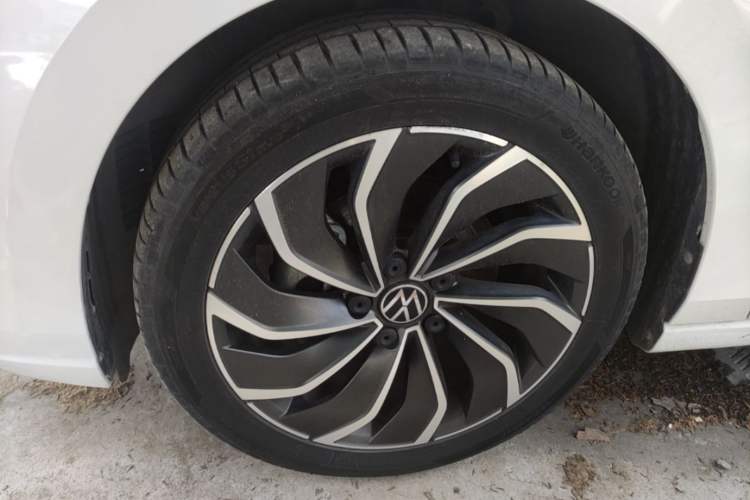 Used Volkswagen Golf 2023 Facelift 280TSI DSG Pro Left Front Wheel Hub