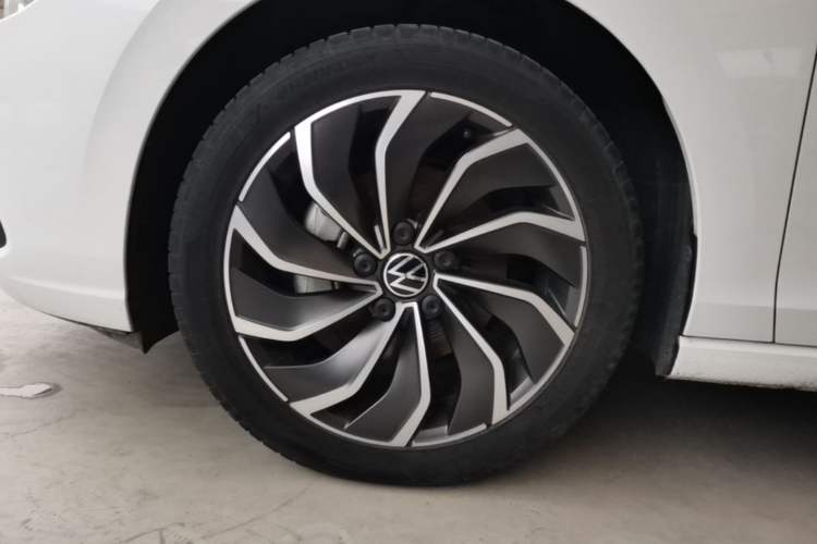 Used Volkswagen Golf 2023 Facelift 280TSI DSG Pro Left Front Wheel Hub