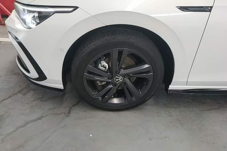 Used Volkswagen Golf 2023 Facelift 280TSI DSG R-Line Left Front Wheel Hub
