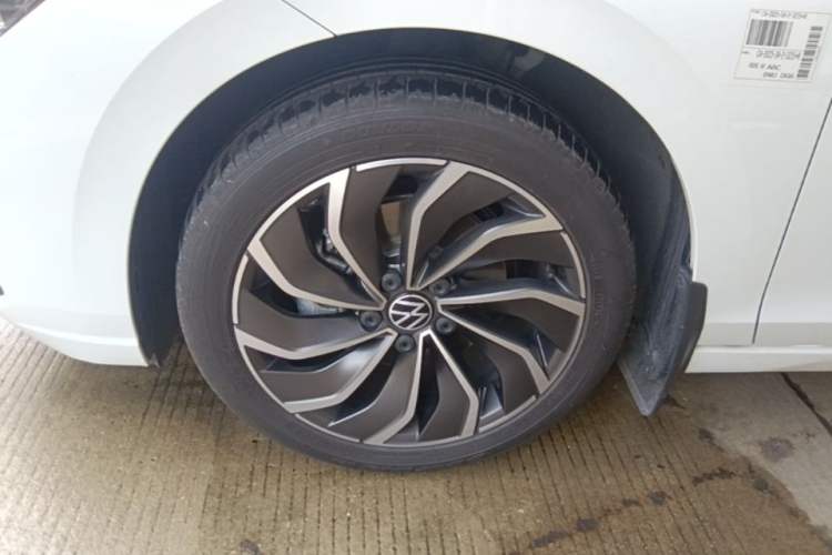 Used Volkswagen Golf 2023 Facelift 280TSI DSG Pro Left Front Wheel Hub