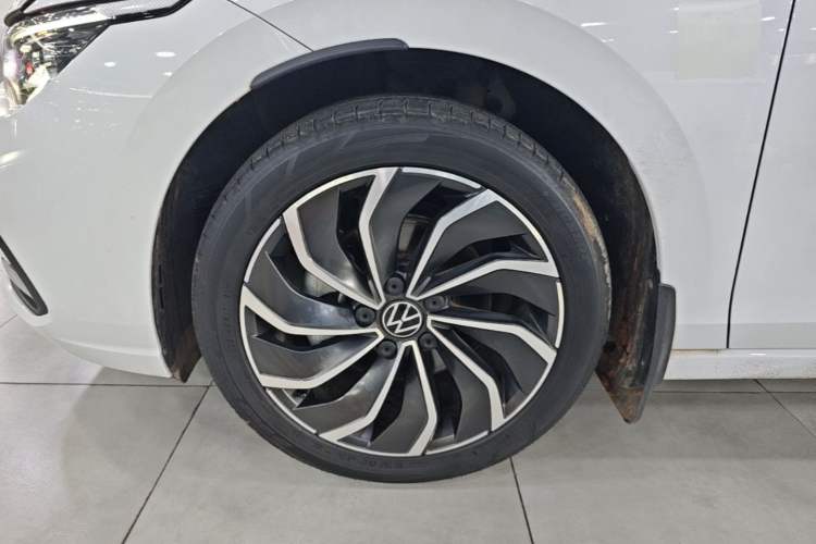 Used Volkswagen Golf 2023 Facelift 280TSI DSG Pro Left Front Wheel Hub