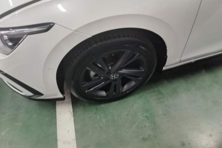 Used Volkswagen Golf 2023 Facelift 280TSI DSG R-Line Lite Left Front Wheel Hub