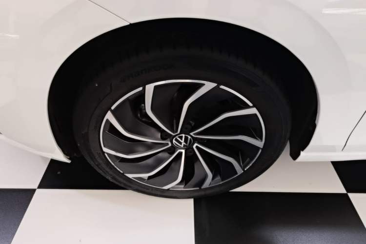 Used Volkswagen Golf 2023 Facelift 280TSI DSG Pro Left Front Wheel Hub