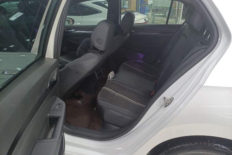 Used Volkswagen Golf 2023 Facelift 280TSI DSG R-Line Lite Left Rear Seat