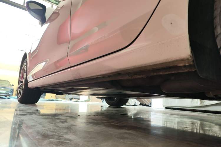 Used Volkswagen Golf 2023 Facelift 280TSI DSG Pro Left Side Sill