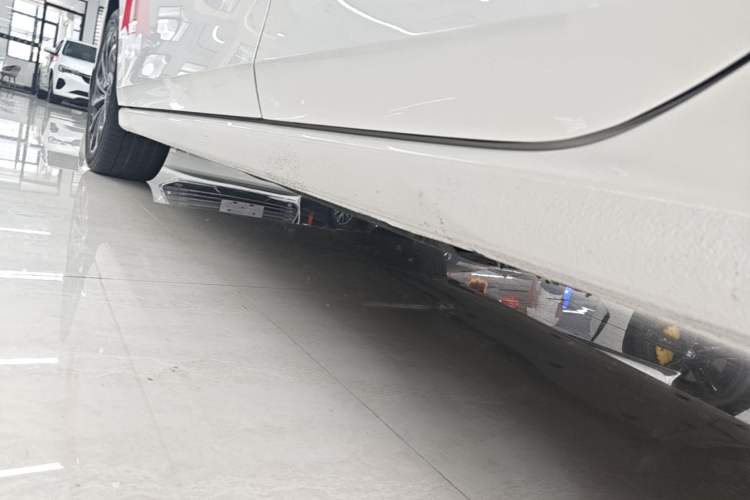 Used Volkswagen Golf 2023 Facelift 280TSI DSG Pro Left Side Sill