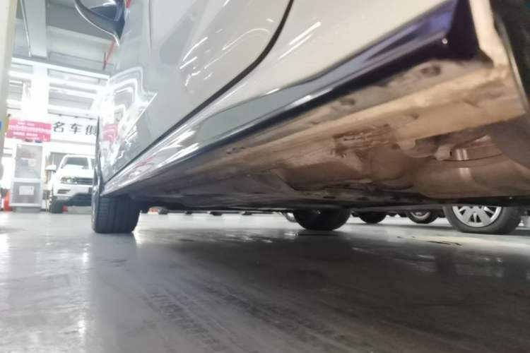 Used Volkswagen Golf 2023 Facelift 280TSI DSG R-Line Lite Left Side Sill
