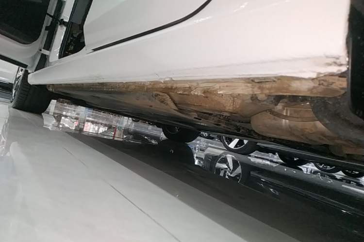 Used Volkswagen Golf 2023 Facelift 280TSI DSG Pro Left Side Sill