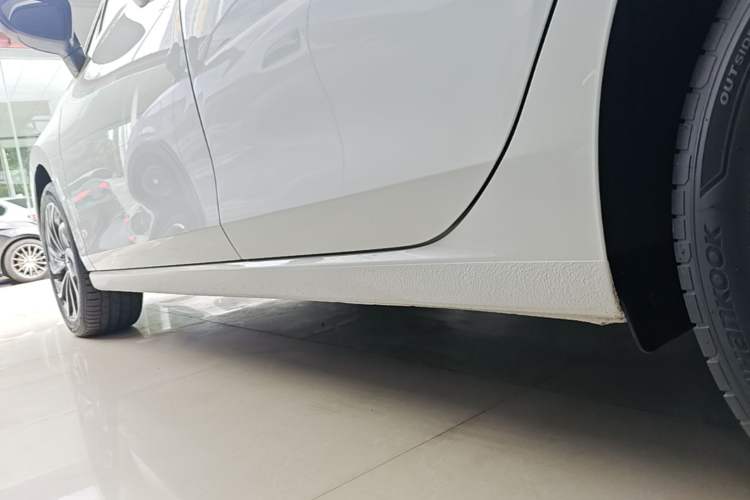 Used Volkswagen Golf 2023 Facelift 280TSI DSG Pro Left Side Sill