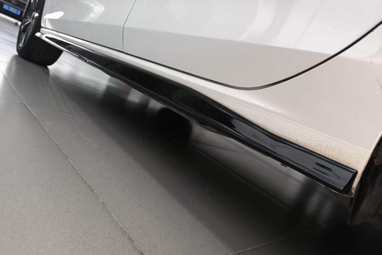 Used Volkswagen Golf 2023 280TSI DSG R-Line Lite Left Side Sill