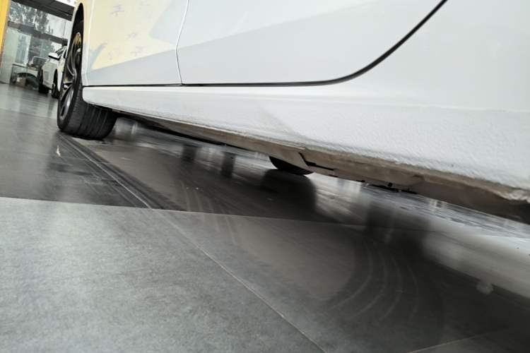 Used Volkswagen Golf 2023 Facelift 280TSI DSG Pro Left Side Sill