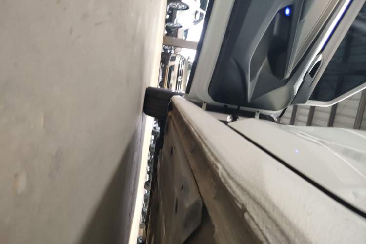 Used Volkswagen Golf 2023 Facelift 280TSI DSG Pro Left Side Sill