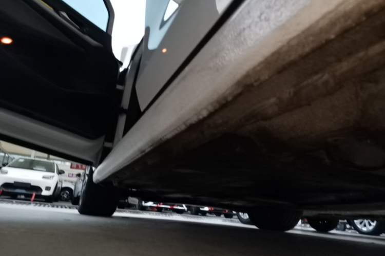 Used Volkswagen Golf 2023 Facelift 280TSI DSG Pro Left Side Sill