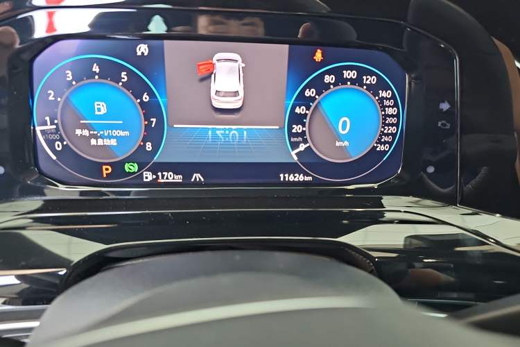 Used Volkswagen Golf 2023 Facelift 280TSI DSG R-Line Lite Odometer Close Up