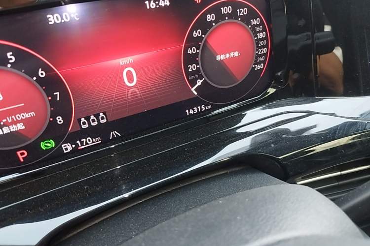 Used Volkswagen Golf 2023 Facelift 280TSI DSG R-Line Lite Odometer Close Up