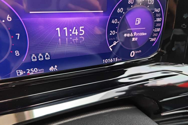 Used Volkswagen Golf 2023 280TSI DSG R-Line Lite Odometer Close Up