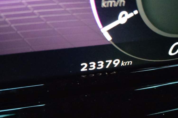 Used Volkswagen Golf 2023 280TSI DSG R-Line Lite Odometer Close Up