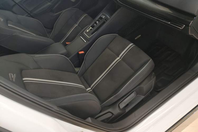 Used Volkswagen Golf 2023 Facelift 280TSI DSG R-Line Right Front Seat