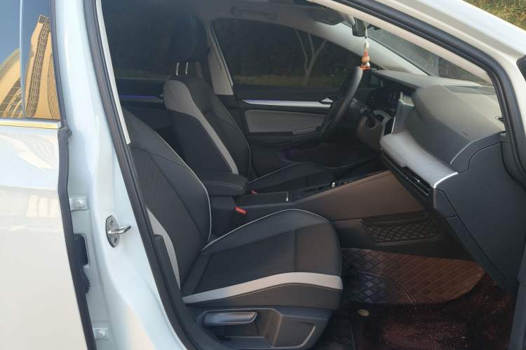 Used Volkswagen Golf 2023 Facelift 280TSI DSG Pro Right Front Seat