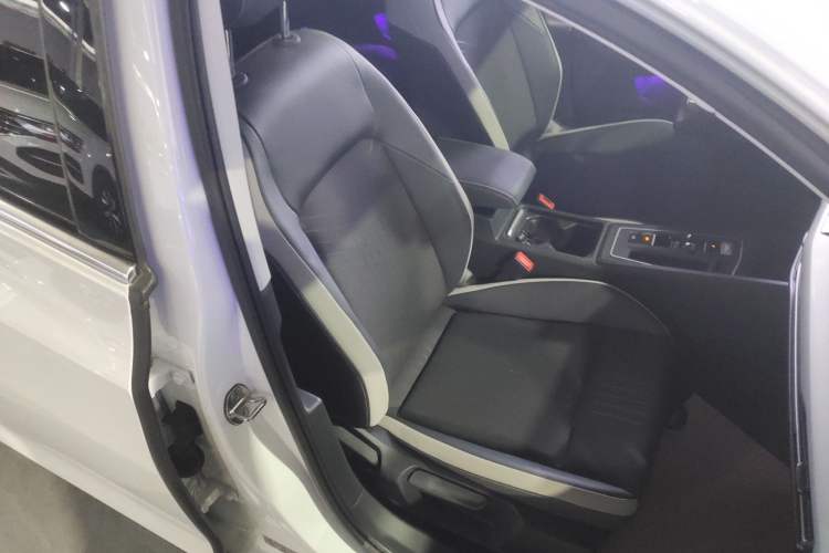 Used Volkswagen Golf 2023 Facelift 280TSI DSG Pro Right Front Seat