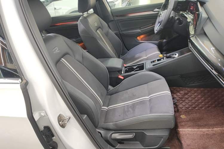 Used Volkswagen Golf 2023 Facelift 280TSI DSG R-Line Lite Right Front Seat