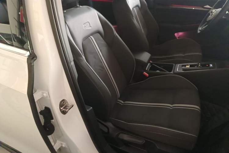 Used Volkswagen Golf 2023 Facelift 280TSI DSG R-Line Right Front Seat