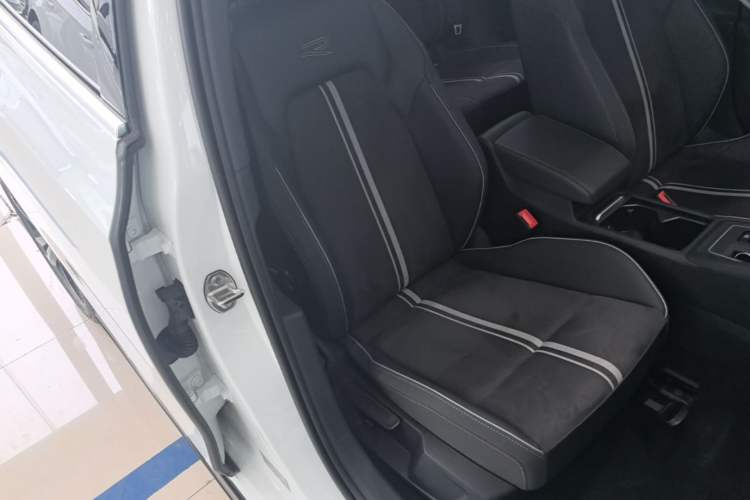 Used Volkswagen Golf 2023 Facelift 280TSI DSG R-Line Lite Right Front Seat