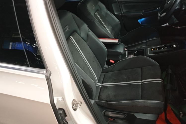 Used Volkswagen Golf 2023 280TSI DSG R-Line Lite Right Front Seat