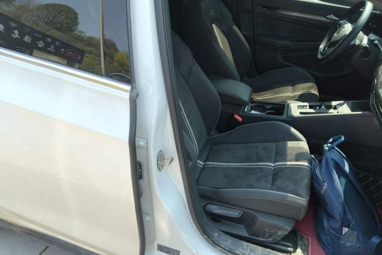 Used Volkswagen Golf 2023 Facelift 280TSI DSG R-Line Right Front Seat
