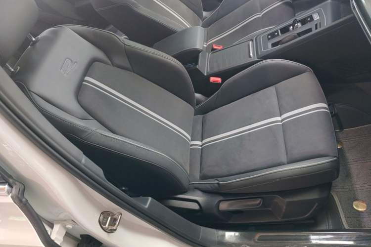 Used Volkswagen Golf 2023 Facelift 280TSI DSG R-Line Right Front Seat