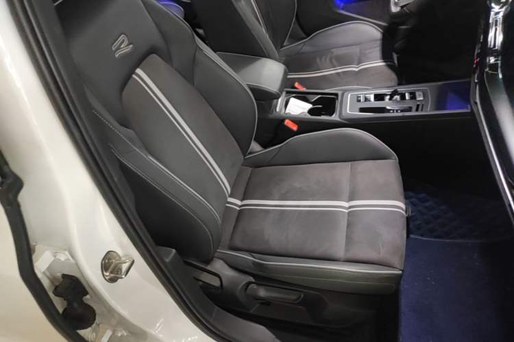 Used Volkswagen Golf 2023 Facelift 280TSI DSG R-Line Lite Right Front Seat