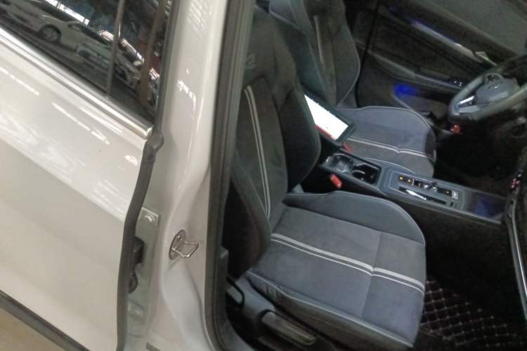 Used Volkswagen Golf 2023 280TSI DSG R-Line Lite Right Front Seat