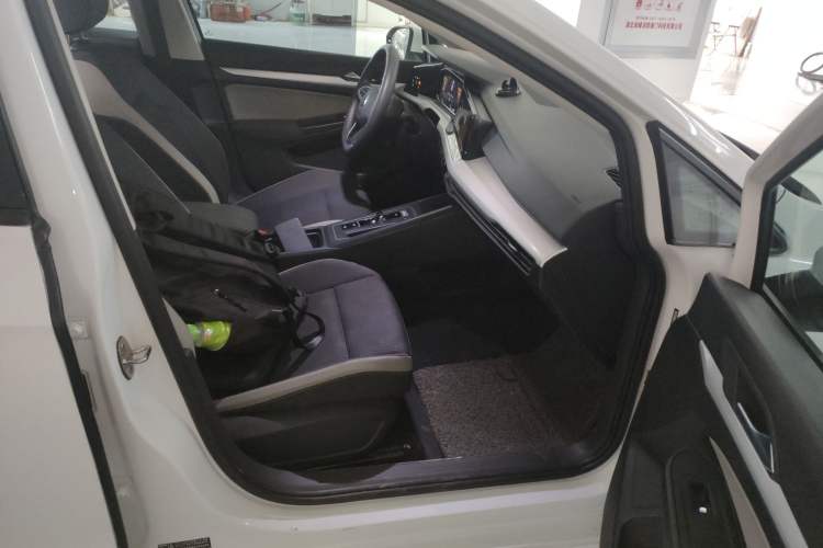 Used Volkswagen Golf 2023 200TSI DSG Right Front Seat