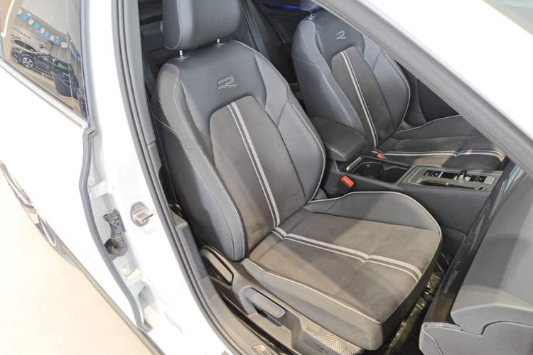 Used Volkswagen Golf 2023 Facelift 280TSI DSG R-Line Lite Right Front Seat