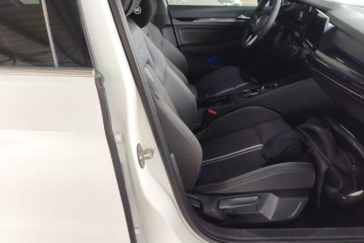 Used Volkswagen Golf 2023 280TSI DSG R-Line Lite Right Front Seat
