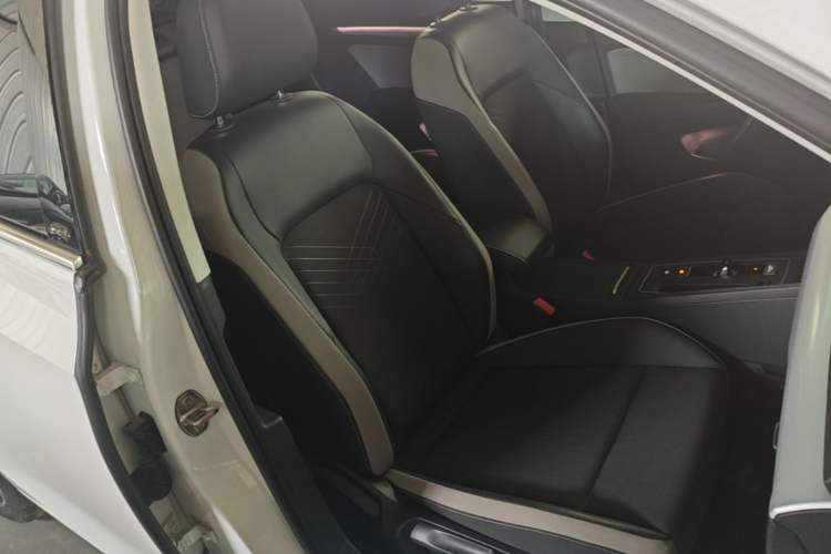 Used Volkswagen Golf 2023 Facelift 280TSI DSG Pro Right Front Seat