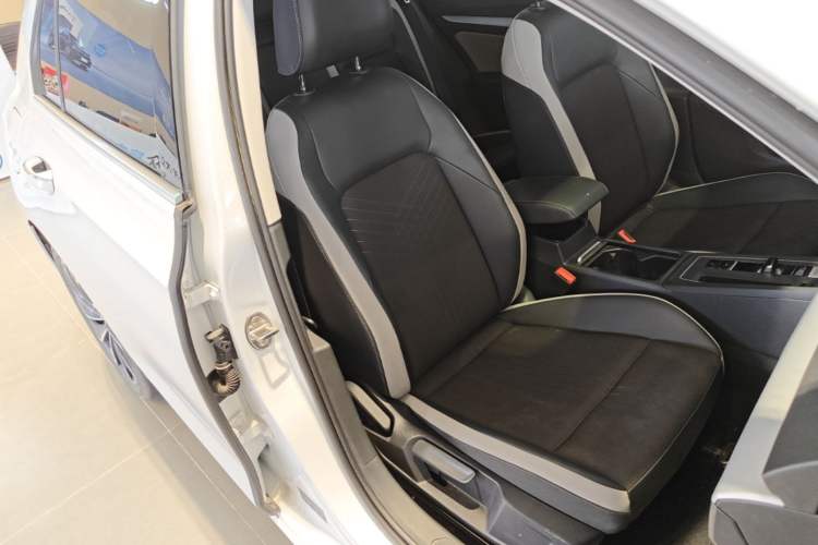 Used Volkswagen Golf 2023 Facelift 280TSI DSG Pro Right Front Seat