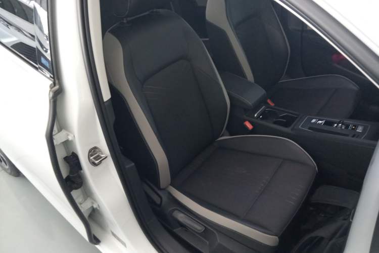 Used Volkswagen Golf 2023 Facelift 280TSI DSG Pro Right Front Seat